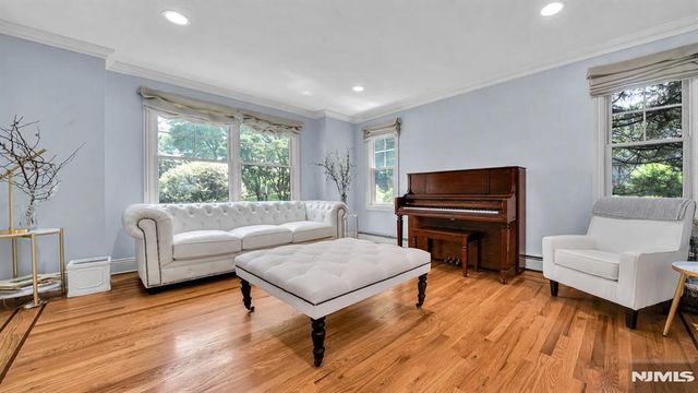 26 Devonshire Road, Cresskill, NJ 07626