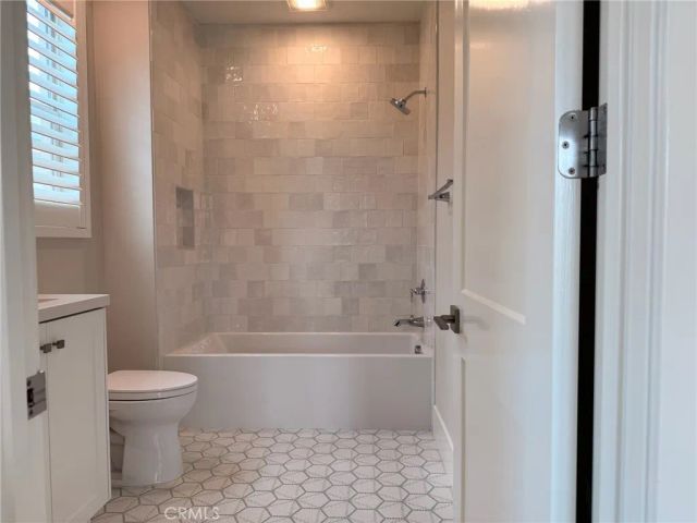 124 Sunnyslope, Irvine, CA 92618