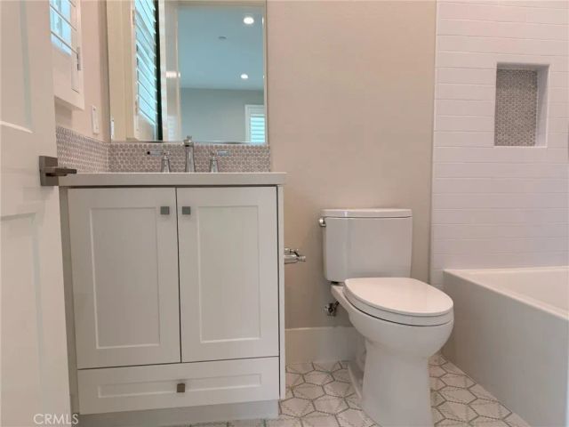 124 Sunnyslope, Irvine, CA 92618