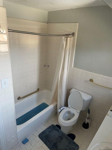 17544 Woodingham Drive, Detroit, MI 48221