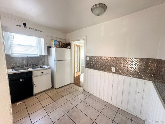 17544 Woodingham Drive, Detroit, MI 48221