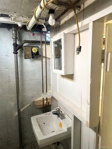 17544 Woodingham Drive, Detroit, MI 48221