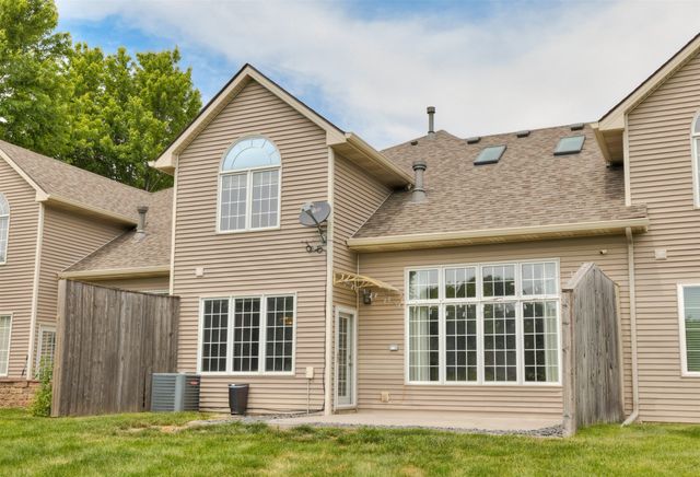 12586 Diamond Ridge Court, Clive, IA 50325