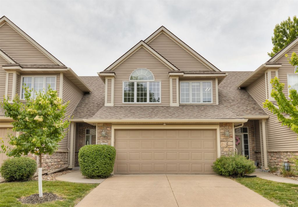 12586 Diamond Ridge Court, Clive, IA 50325