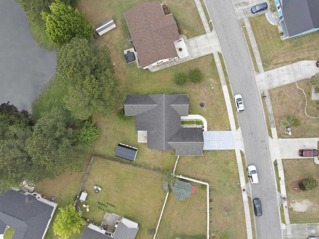2707 Woodcreek Ln., Conway, SC 29527