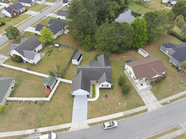 2707 Woodcreek Ln., Conway, SC 29527
