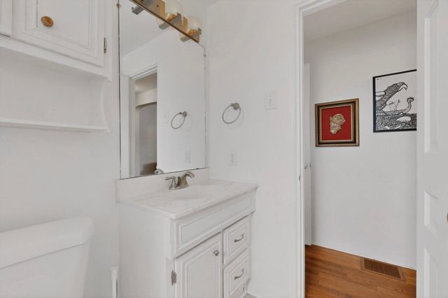 801 Amherst Drive NE, Albuquerque, NM 87106