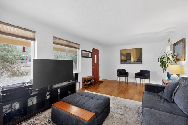 801 Amherst Drive NE, Albuquerque, NM 87106