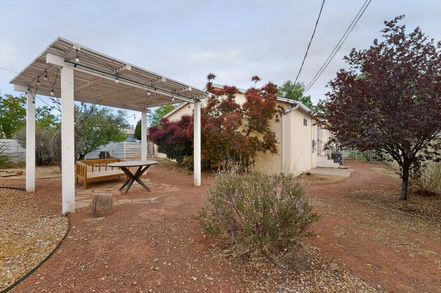 801 Amherst Drive NE, Albuquerque, NM 87106