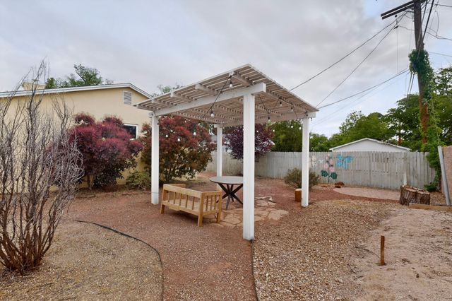 801 Amherst Drive NE, Albuquerque, NM 87106