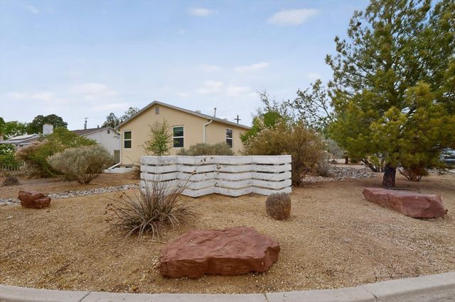 801 Amherst Drive NE, Albuquerque, NM 87106