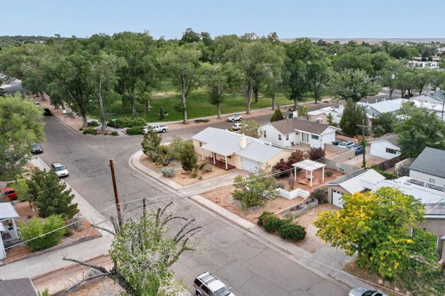 801 Amherst Drive NE, Albuquerque, NM 87106