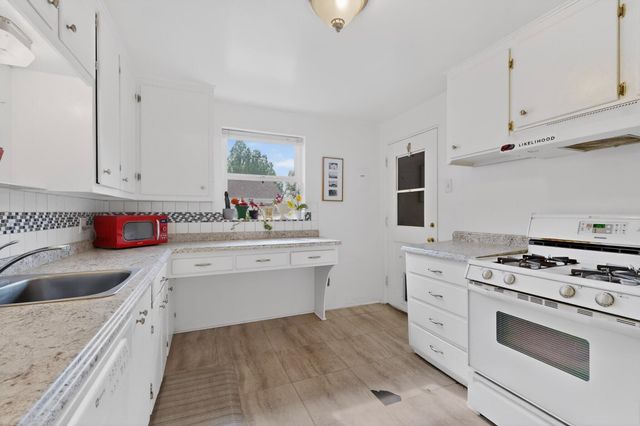 801 Amherst Drive NE, Albuquerque, NM 87106