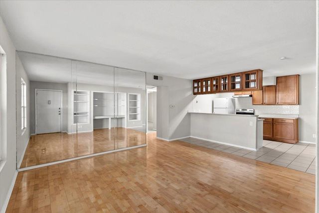 910 Duncan LN 57, Austin, TX 78705