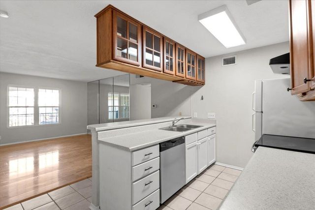 910 Duncan LN 57, Austin, TX 78705