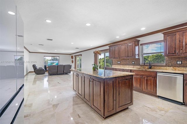 20520 SW 190th St, Miami, FL 33187