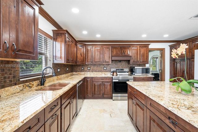 20520 SW 190th St, Miami, FL 33187