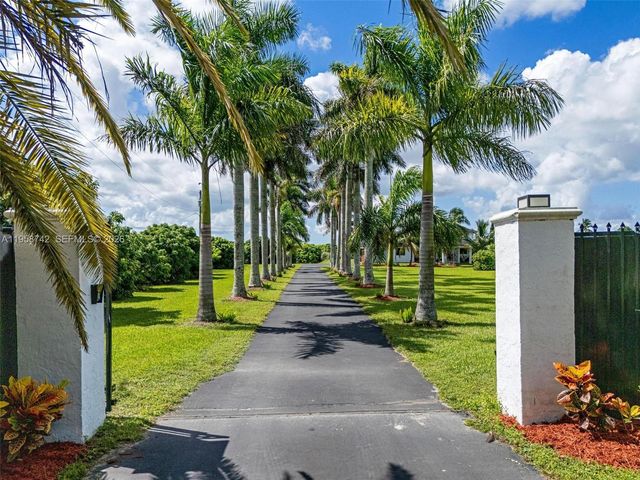 20520 SW 190th St, Miami, FL 33187