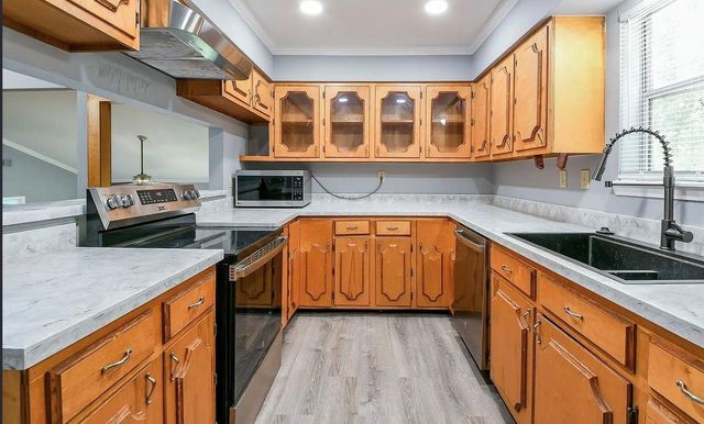 11122 Sunturf Lane, Houston, TX 77044