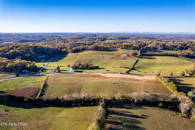 351 Meadow Rd, Greenback, TN 37742