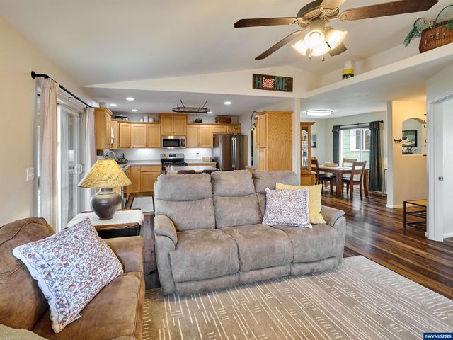 6224 Elena St NE, Albany, OR 97321