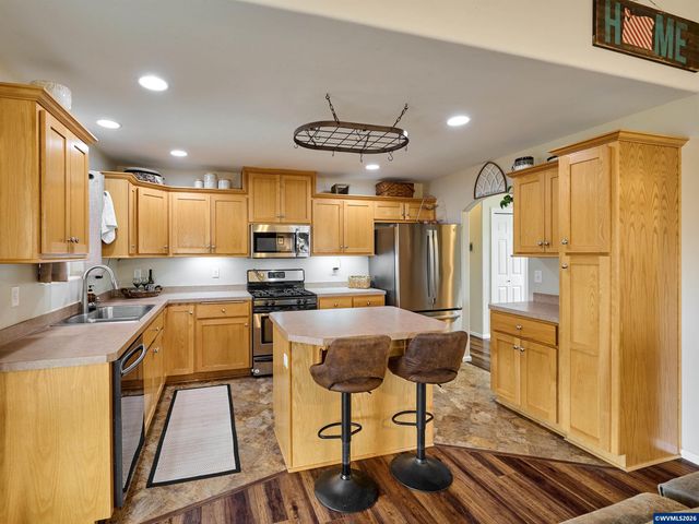 6224 Elena St NE, Albany, OR 97321