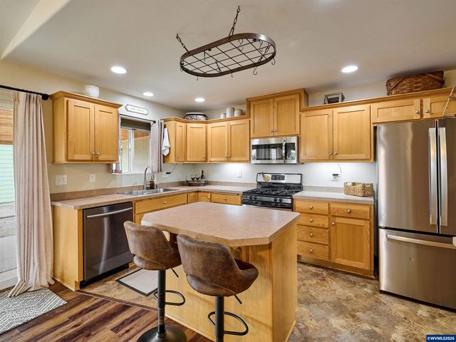 6224 Elena St NE, Albany, OR 97321