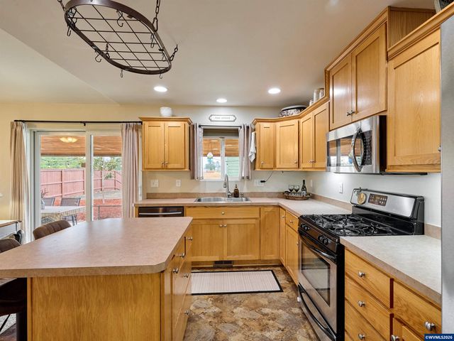 6224 Elena St NE, Albany, OR 97321