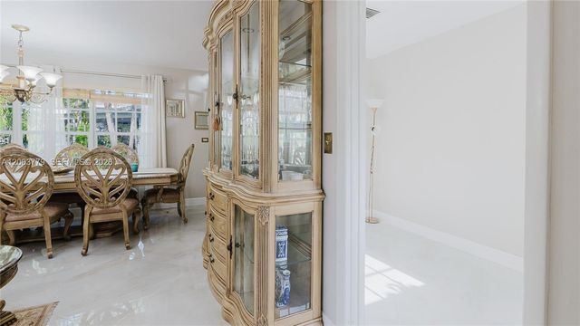 1300 NE 204th St, Miami, FL 33179