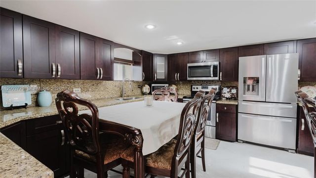 1300 NE 204th St, Miami, FL 33179