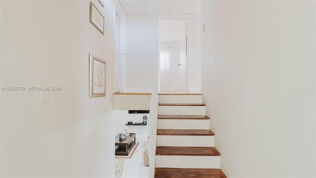 1300 NE 204th St, Miami, FL 33179