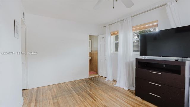 1300 NE 204th St, Miami, FL 33179