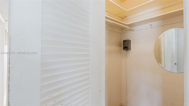 1300 NE 204th St, Miami, FL 33179