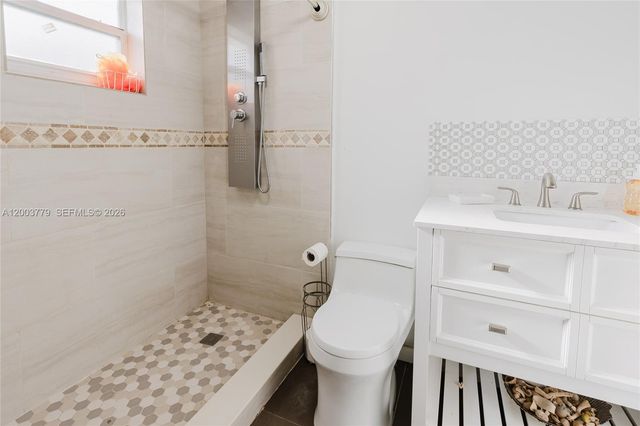 1300 NE 204th St, Miami, FL 33179