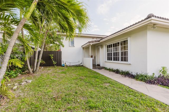 1300 NE 204th St, Miami, FL 33179