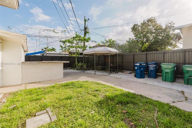 1300 NE 204th St, Miami, FL 33179