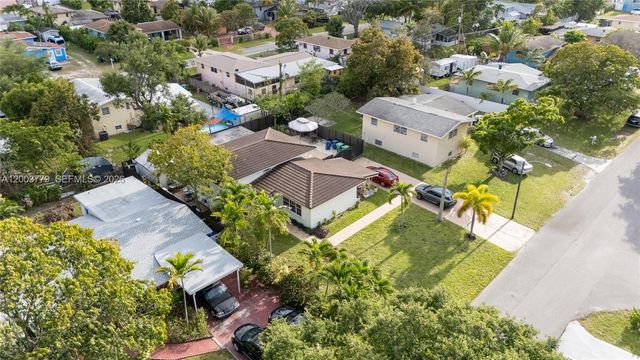 1300 NE 204th St, Miami, FL 33179