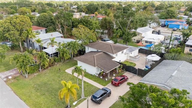 1300 NE 204th St, Miami, FL 33179