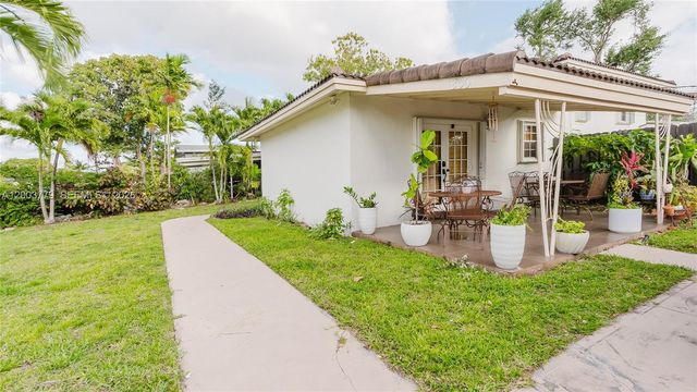 1300 NE 204th St, Miami, FL 33179