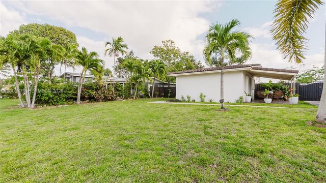 1300 NE 204th St, Miami, FL 33179