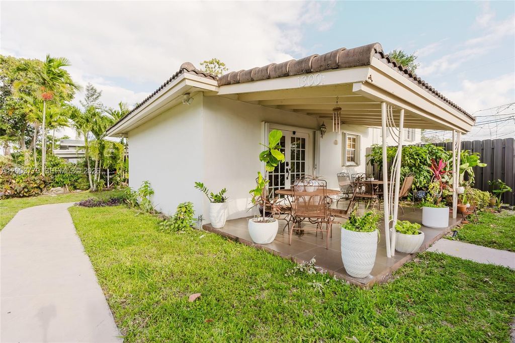 1300 NE 204th St, Miami, FL 33179