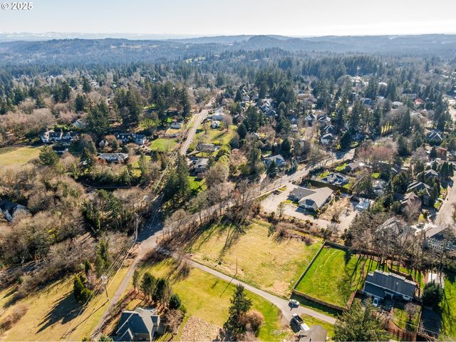 12395 CLARA Ln, Lake Oswego, OR 97035