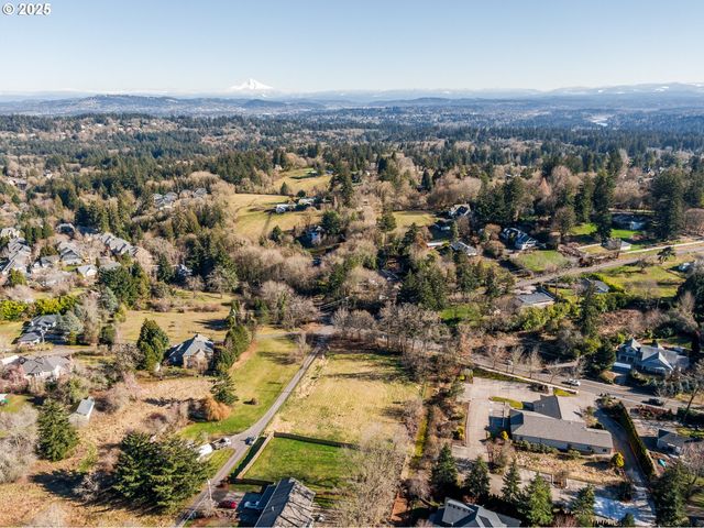 12395 CLARA Ln, Lake Oswego, OR 97035