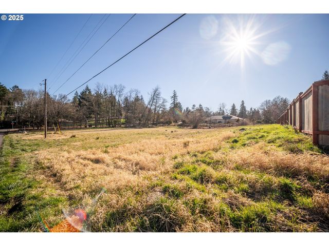 12395 CLARA Ln, Lake Oswego, OR 97035
