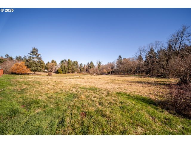 12395 CLARA Ln, Lake Oswego, OR 97035