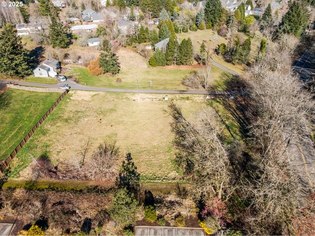 12395 CLARA Ln, Lake Oswego, OR 97035