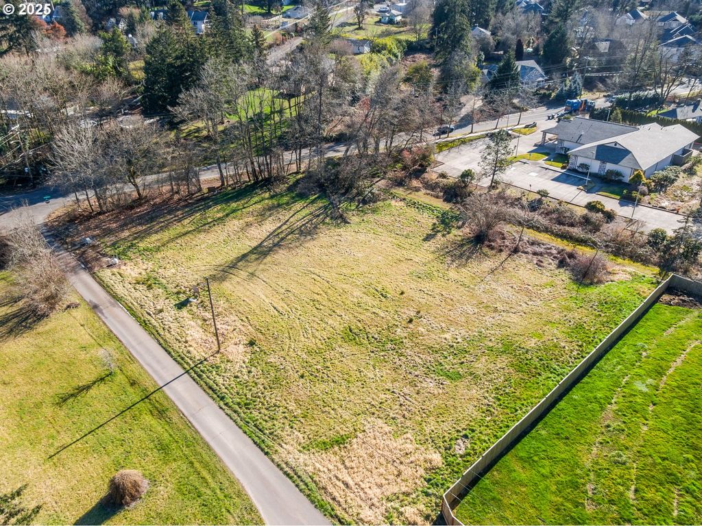 12395 CLARA Ln, Lake Oswego, OR 97035