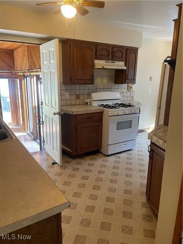 1166 Raymond Street NW, Warren, OH 44485