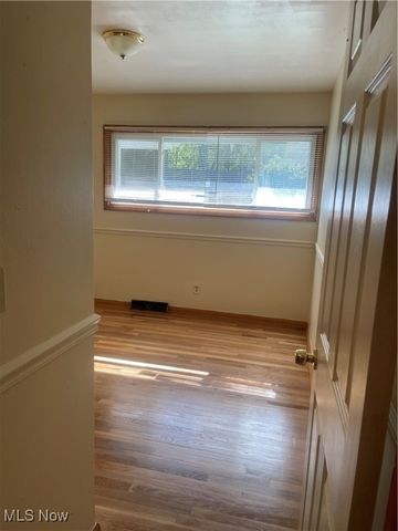 1166 Raymond Street NW, Warren, OH 44485