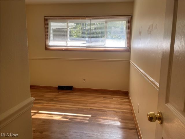 1166 Raymond Street NW, Warren, OH 44485